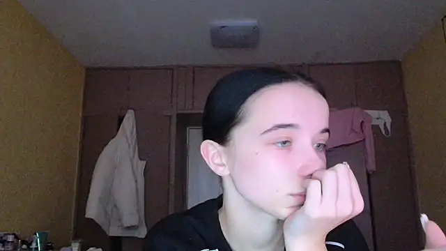 Emilia Light online show from 11/25/25, 07:08