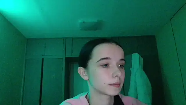 Emilia Light online show from 12/04/25, 07:50