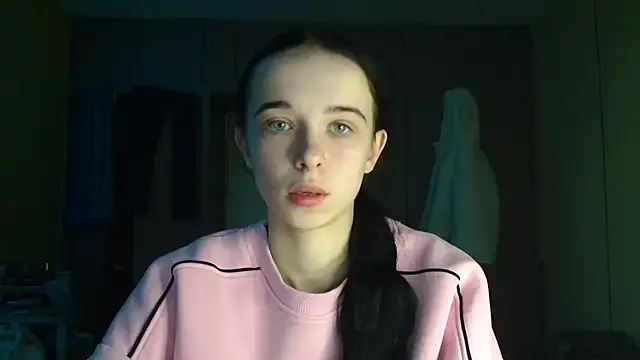 Emilia Light online show from 12/19/25, 07:04