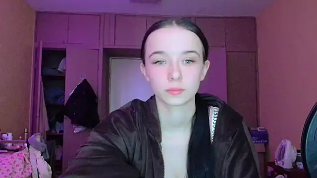 Emilia Light online show from 04/06/26, 06:25