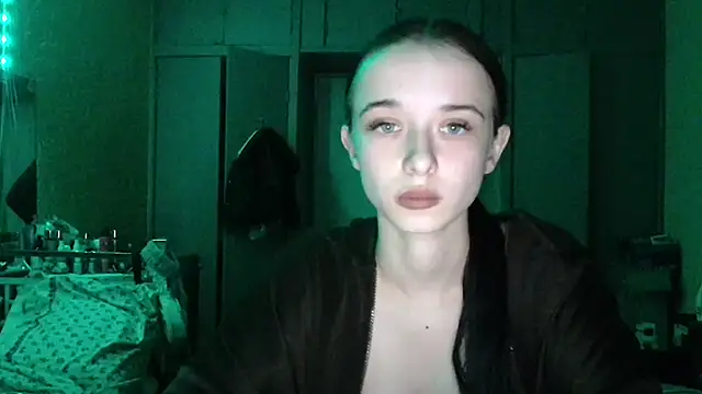 Emilia Light online show from 04/09/26, 06:02