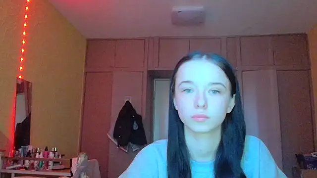 Emilia Light online show from 04/15/26, 05:36