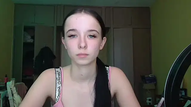 Emilia Light online show from 04/19/26, 08:13