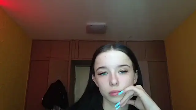 Emilia Light online show from 04/20/26, 08:39