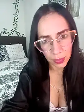 Snapshot of YaraDuartee chatting on 03/05/26, 11:56 YaraDuartee online show from 03/05/26, 11:56