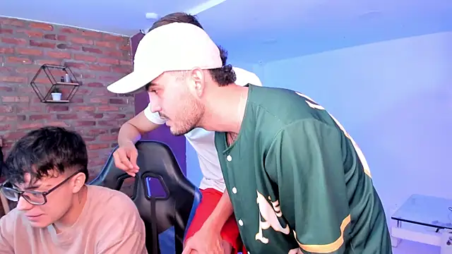 Spaceboys18 online show from 04/18/26, 08:09