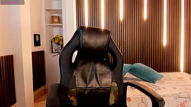 Violet Anders online show from 10/22/25, 08:19