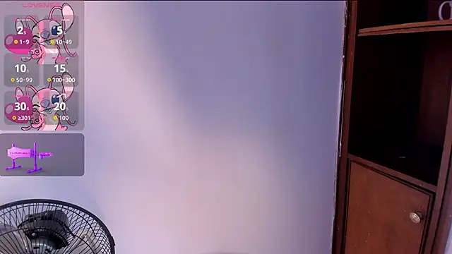 Caroline Millerr online show from 10/28/25, 07:38