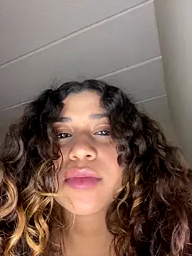 Sofi-Glow online show from 10/02/25, 09:11
