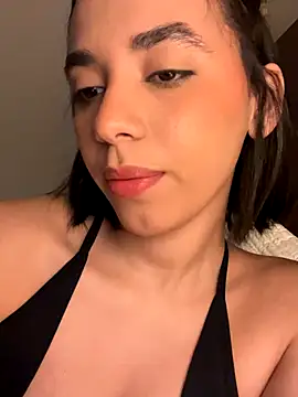 Snapshot of Capricho_01 chatting on 10/27/25, 12:31 Capricho 01 online show from 10/27/25, 12:31