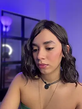 Snapshot of Capricho_01 chatting on 04/17/26, 06:33 Capricho 01 online show from 04/17/26, 06:33