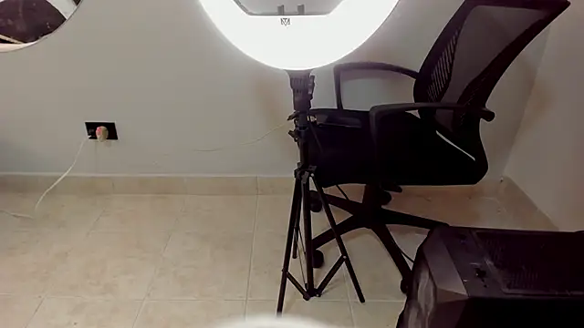 Angelina Roa online show from 10/14/25, 07:25