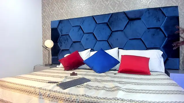 Angelina Roa online show from 11/29/25, 03:48