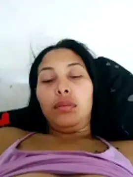 Snapshot of mommy-hot-valeria chatting on 04/12/26, 01:05 mommy-hot-valeria online show from 04/12/26, 01:05