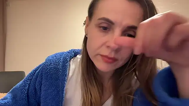 Snapshot of AnnieLove7722 chatting on 10/16/25, 10:11 AnnieLove7722 online show from 10/16/25, 10:11