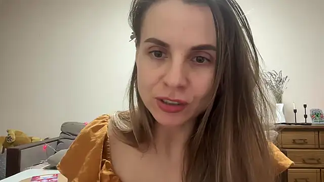 Snapshot of AnnieLove7722 chatting on 12/20/25, 02:46 AnnieLove7722 online show from 12/20/25, 02:46