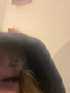 Snapshot of ivy_aoki chatting on 12/16/25, 05:01 ivy aoki online show from 12/16/25, 05:01