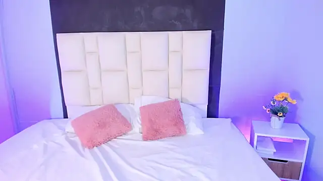 Athenea  fox online show from 10/16/25, 12:06