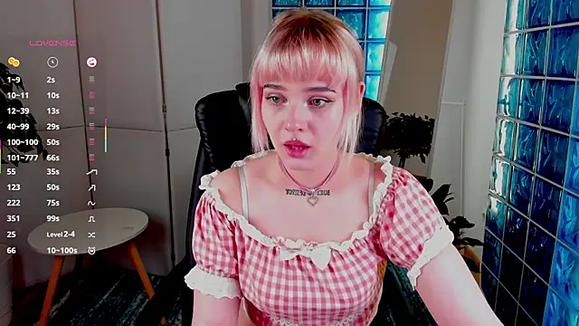 Snapshot of MayWins chatting on 10/05/25, 07:17 MayWins online show from 10/05/25, 07:17