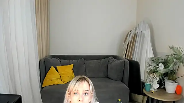 Snapshot of MayWins chatting on 11/02/25, 09:39 MayWins online show from 11/02/25, 09:39