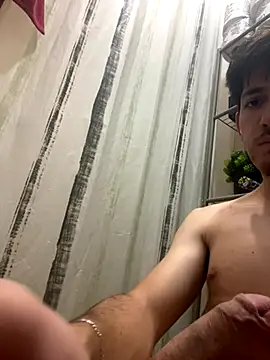 Snapshot of AlbertoRuiz086 chatting on 12/05/25, 02:53 AlbertoRuiz086 online show from 12/05/25, 02:53