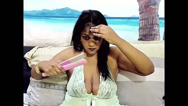 Snapshot of indianswtbella chatting on 12/17/25, 04:51 indianswtbella online show from 12/17/25, 04:51