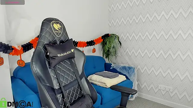 KarinaBroks online show from 10/31/25, 08:48