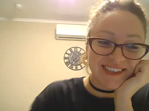 Snapshot of Sweet00Fox chatting on 11/02/25, 05:26 Sweet00Fox online show from 11/02/25, 05:26