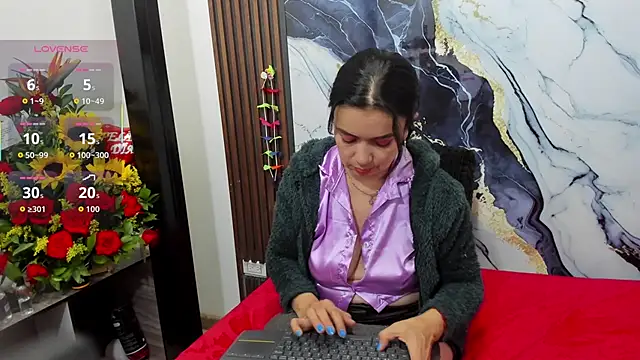 Snapshot of angelinee39 chatting on 11/02/25, 09:33 angelinee39 online show from 11/02/25, 09:33