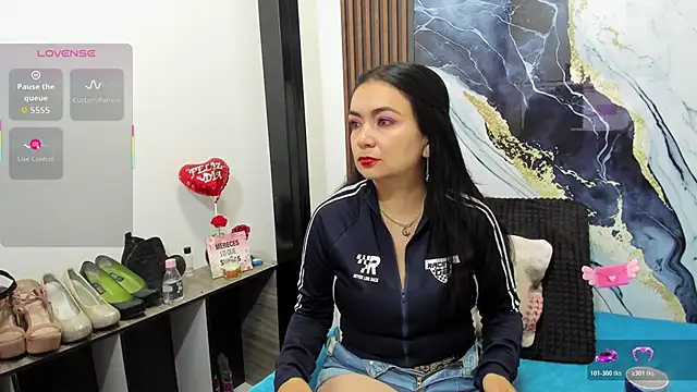 Snapshot of angelinee39 chatting on 11/16/25, 09:15 angelinee39 online show from 11/16/25, 09:15