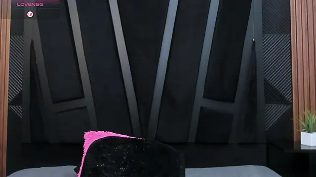 Snapshot of Valka_Ross chatting on 11/07/25, 11:16 Valka Ross online show from 11/07/25, 11:16