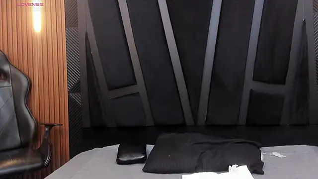 Snapshot of Valka_Ross chatting on 11/08/25, 11:36 Valka Ross online show from 11/08/25, 11:36