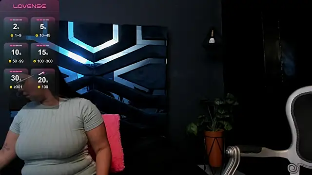 Snapshot of Valka_Ross chatting on 11/12/25, 11:14 Valka Ross online show from 11/12/25, 11:14