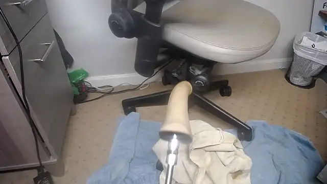 Snapshot of sackstor chatting on 03/06/25, 10:36 sackstor online show from 03/06/25, 10:36