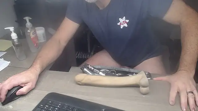 Snapshot of sackstor chatting on 11/17/25, 09:09 sackstor online show from 11/17/25, 09:09