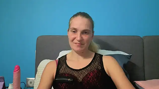 Snapshot of linterditehot chatting on 10/21/25, 08:26 linterditehot online show from 10/21/25, 08:26