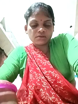 Snapshot of SHMA-77 chatting on 09/30/25, 04:34 SHMA-77 online show from 09/30/25, 04:34