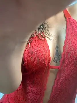 Snapshot of AlinemariaX chatting on 11/20/25, 10:31 AlinemariaX online show from 11/20/25, 10:31