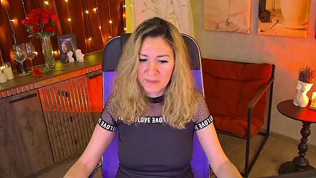 DonnaSmitth online show from 04/21/26, 01:42