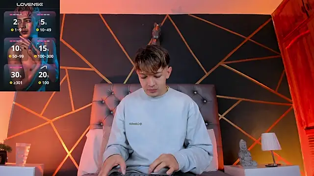 Lian Miller1  online show from 06/25/26, 12:31