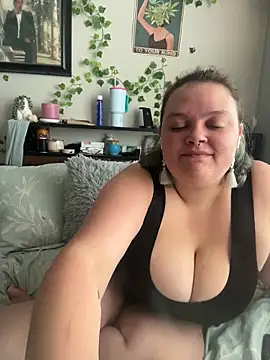 Snapshot of xXJJIvyXx chatting on 10/11/25, 04:16 xXJJIvyXx online show from 10/11/25, 04:16