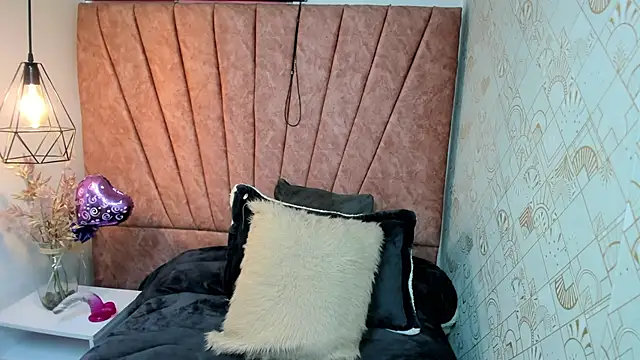 Issa Milf   online show from 11/06/25, 01:01