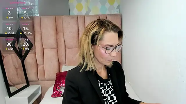 Issa Milf   online show from 03/26/26, 01:17