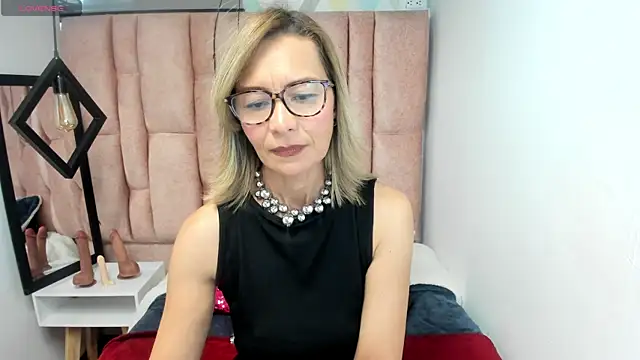 Issa Milf   online show from 04/29/26, 03:05