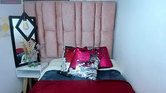 Issa Milf   online show from 05/08/26, 01:38
