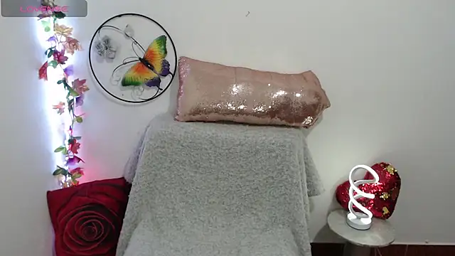 yourhornyjuliettee online show from 10/09/25, 11:14