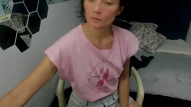 Valery More   online show from 10/26/25, 03:07