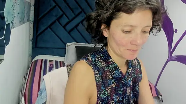 Valery More   online show from 10/28/25, 12:09