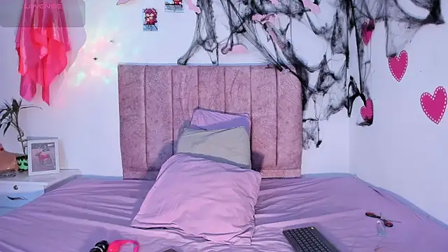 Snapshot of Mila_1wood chatting on 10/25/25, 12:45 Mila 1wood online show from 10/25/25, 12:45