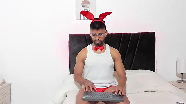 Taylormaccurdy  online show from 10/31/25, 01:45